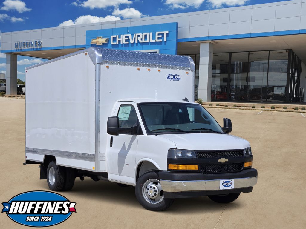 Summit White 2026 Chevrolet Express Chassis Van Rear-Wheel Drive 8-Speed Automatic