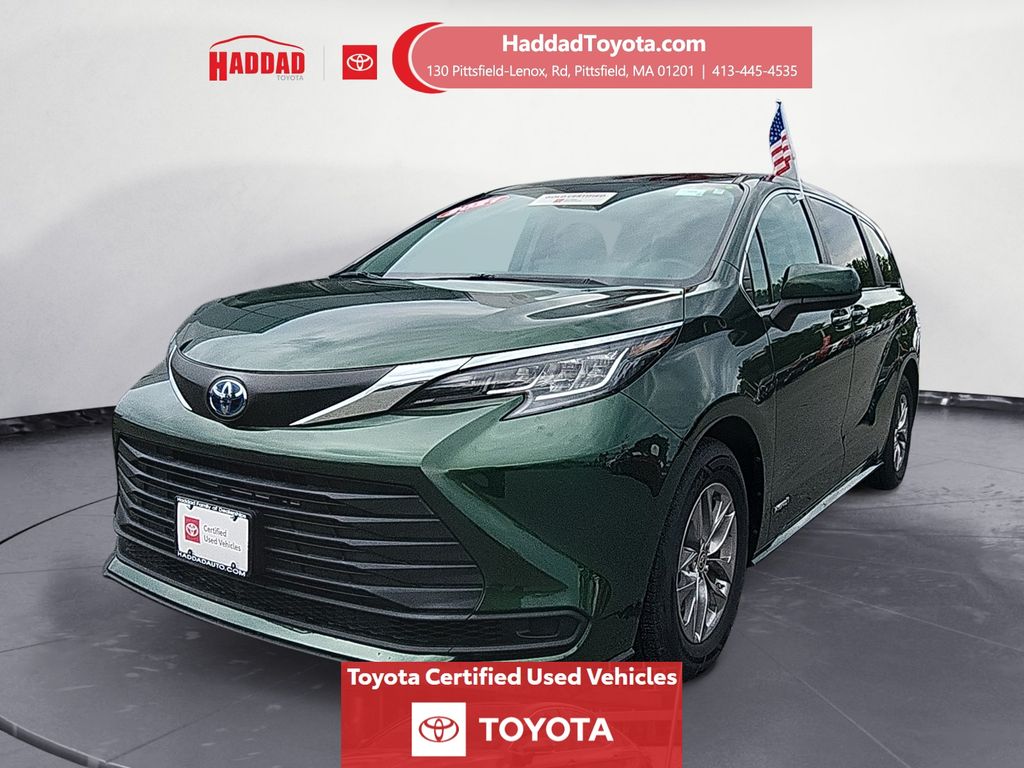  2021 Toyota Sienna LE 8-Passenger AWD   