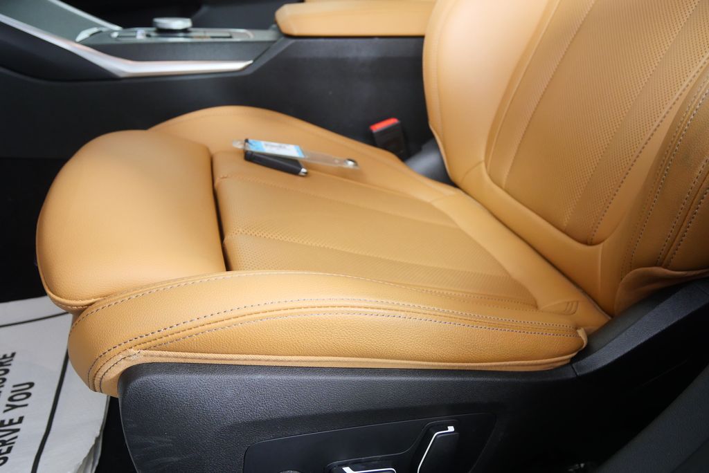 Thumbnail: 2025 BMW 3 Series - 10