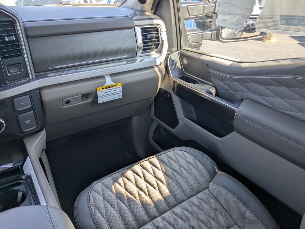 2025 Ford F-250 Super Duty Platinum