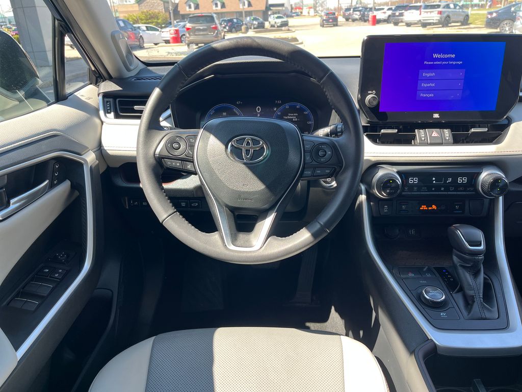 2023 Toyota RAV4 Hybrid Limited photo
