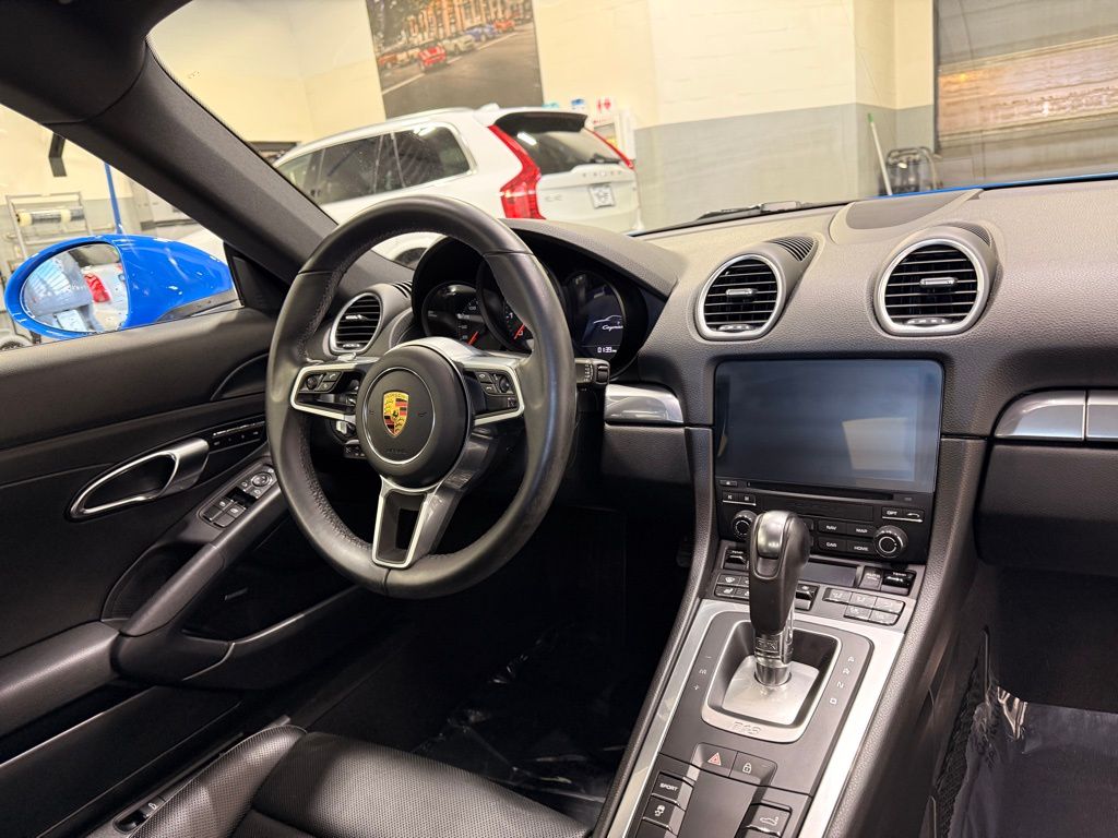 Thumbnail: 2022 Porsche 718 Cayman - 25