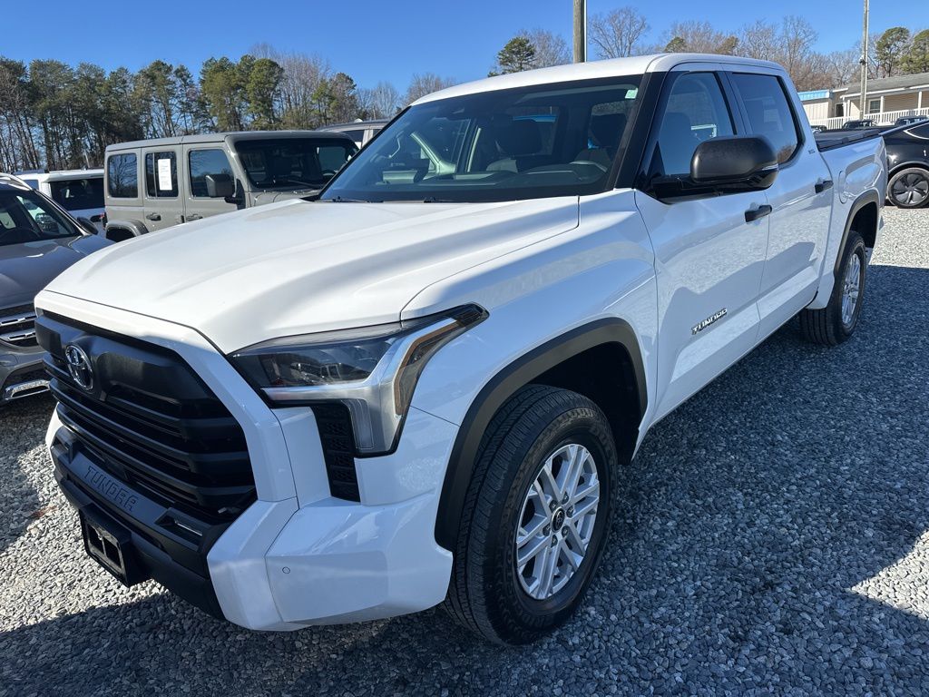 2023 Toyota Tundra SR5's photo