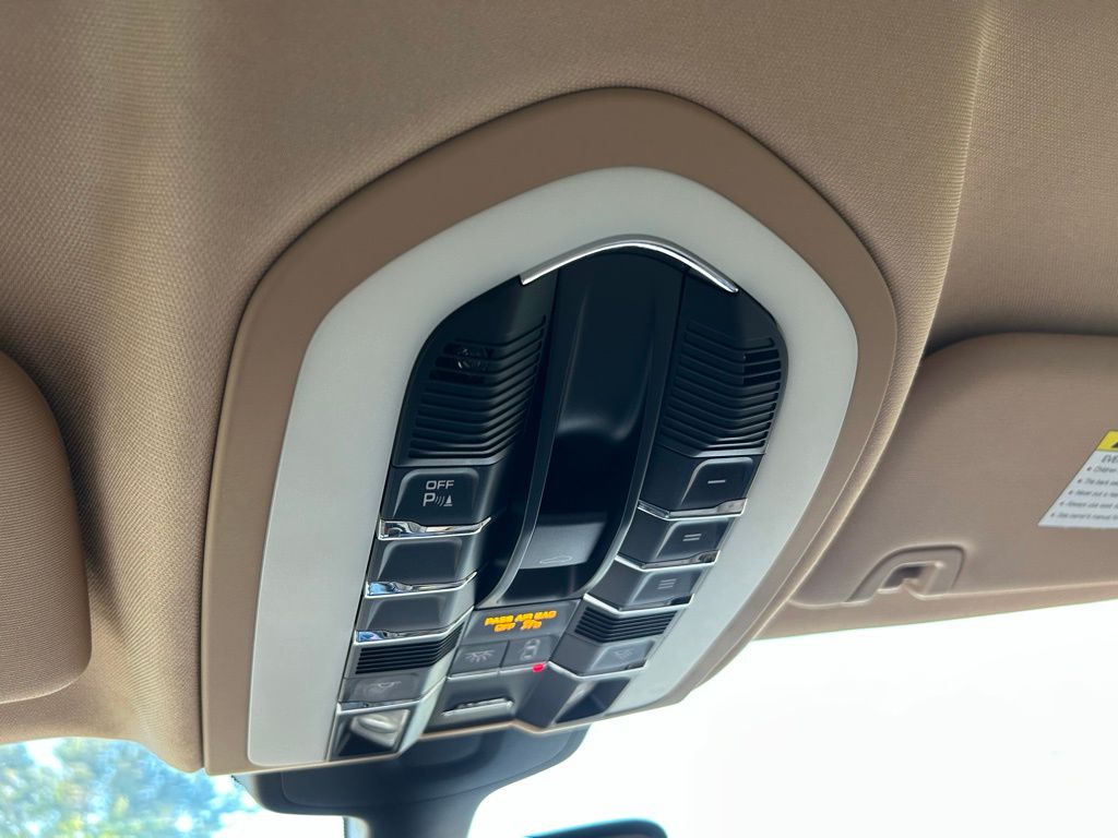 Thumbnail: 2012 Porsche Panamera - 29