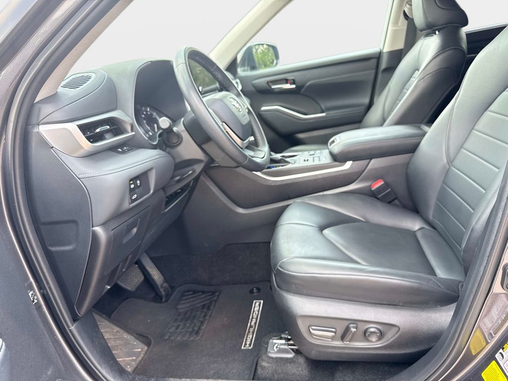 Used 2024 Toyota Highlander SUV