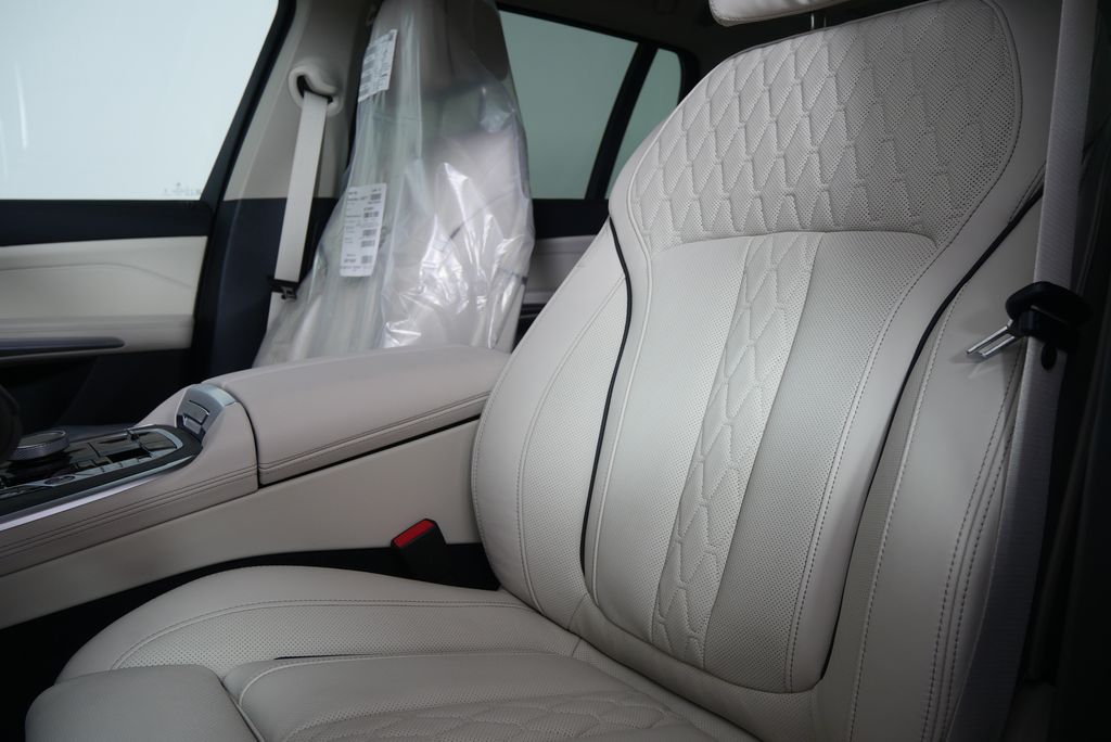 2026 BMW X7 xDrive40i 12