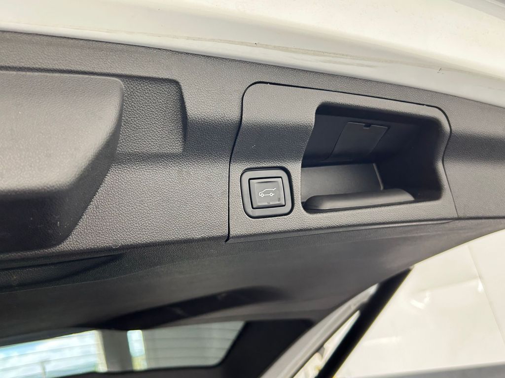 Used 2022 Summit White GMC SLE image 42