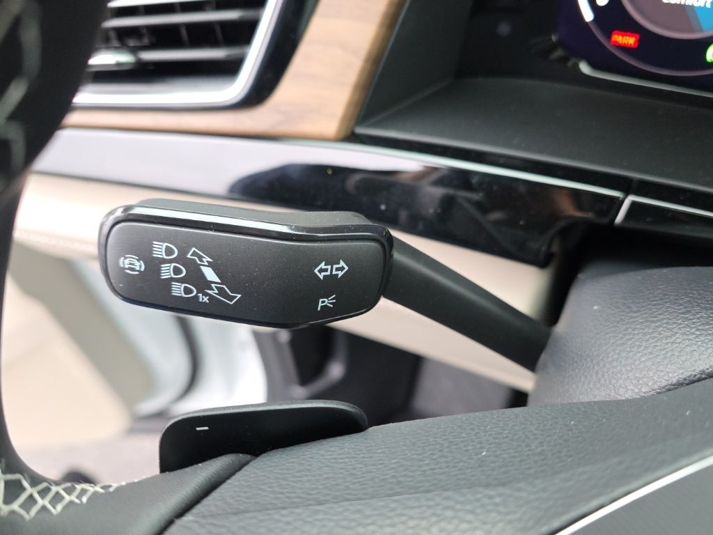 2026 Volkswagen Atlas 2.0T SE w/Technology White/off-white at Sutliff Volkswagen