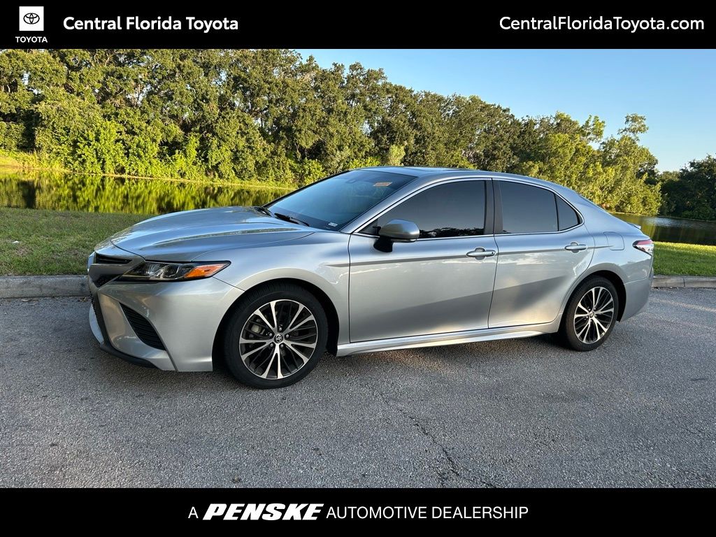2020 Toyota Camry SE Hero Image