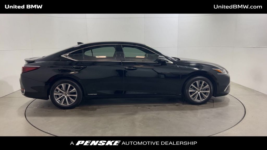 2020 Lexus ES Hybrid 300h 9