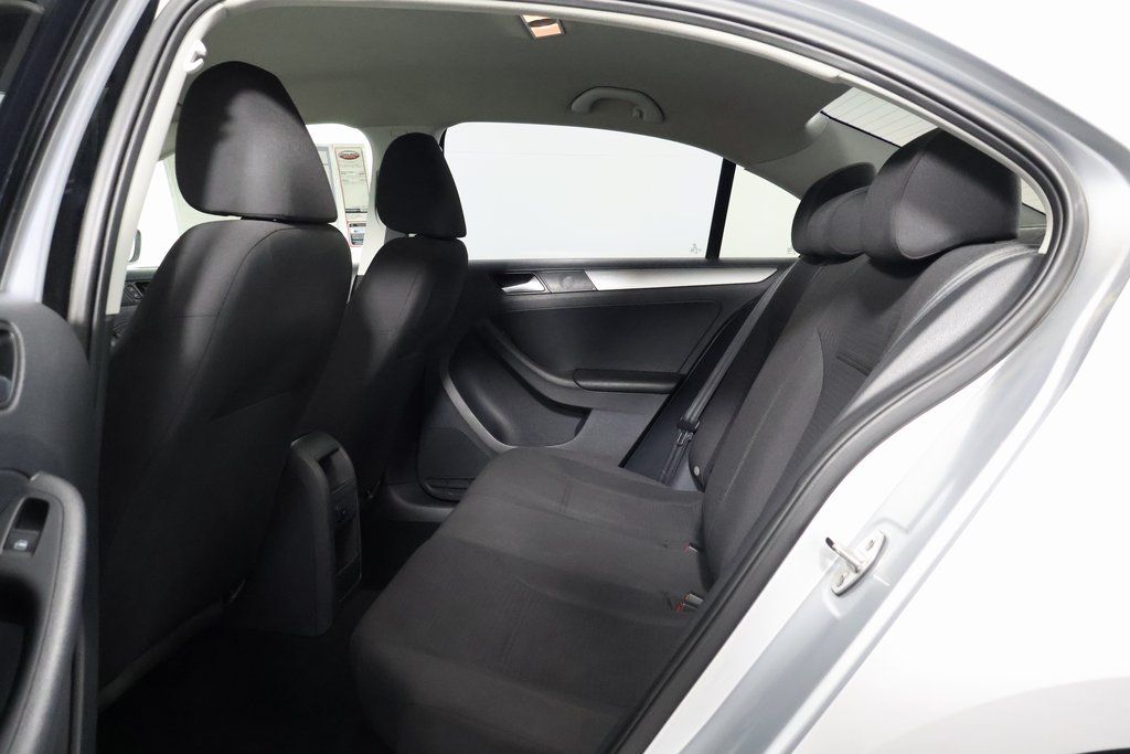 Thumbnail: 2015 Volkswagen Jetta - 11