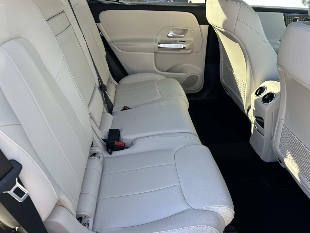 Thumbnail: 2025 Mercedes-Benz GLB - 12