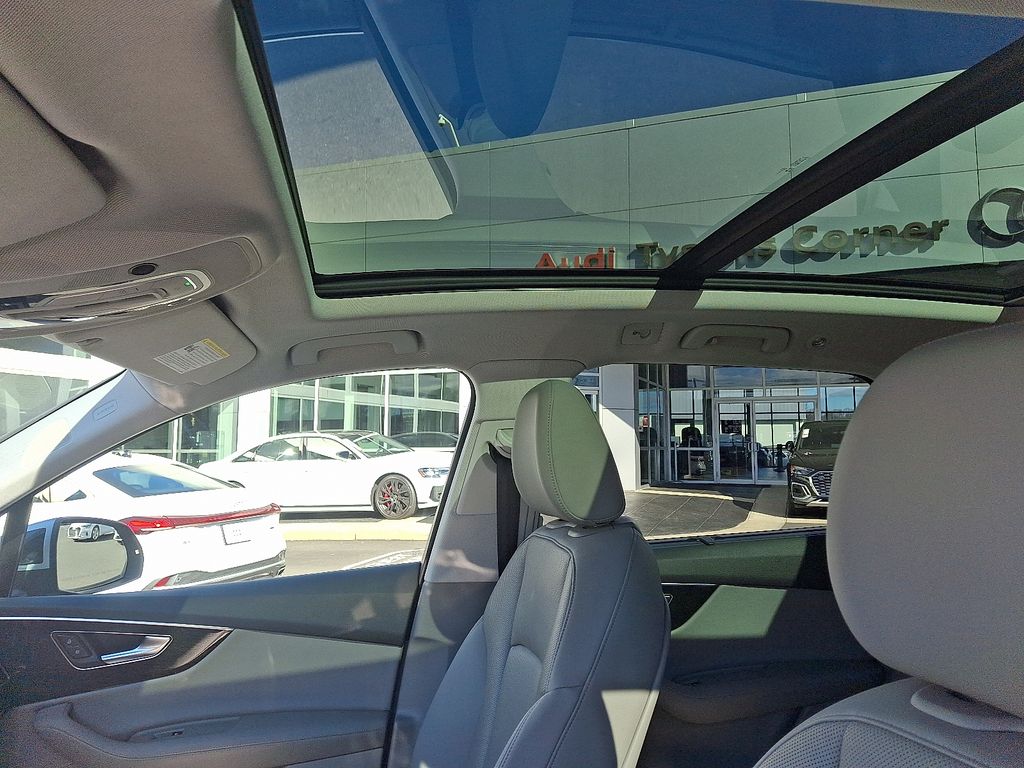 Thumbnail: 2023 Audi Q7 - 14