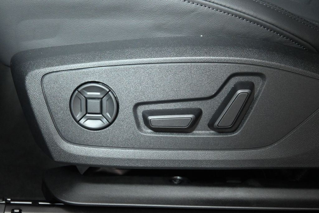Thumbnail: 2025 Audi Q3 - 25