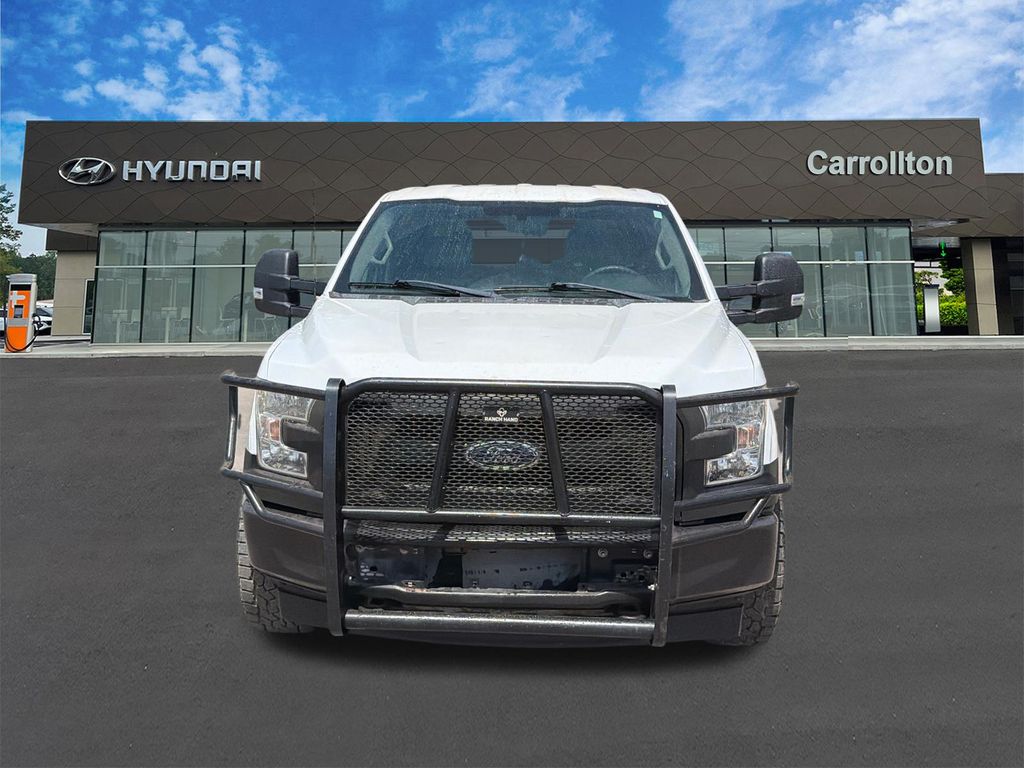 Used 2017 White Ford XL image 2