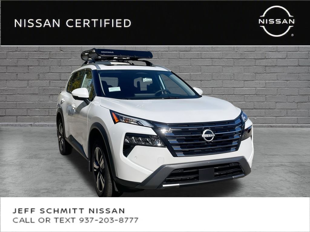 Everest White Pearl/Super Black 2025 Nissan Rogue SUV / Crossover Front-Wheel Drive Continuously Variable Transmission
