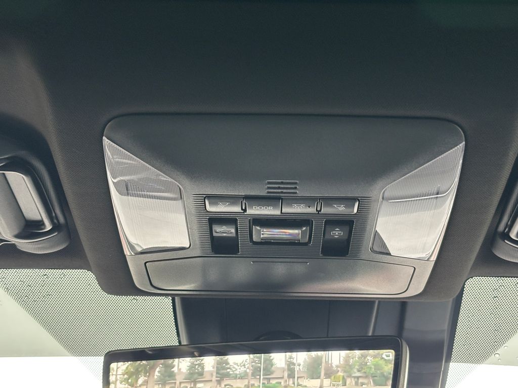 Thumbnail: 2021 Toyota RAV4 - 22