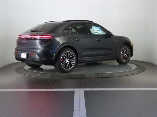 Thumbnail: 2025 Porsche Macan - 7