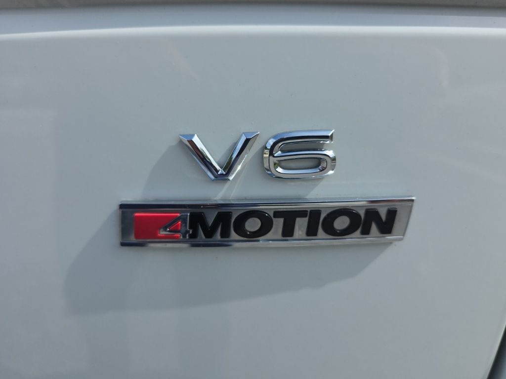 Used 2019 White Volkswagen SEL image 27