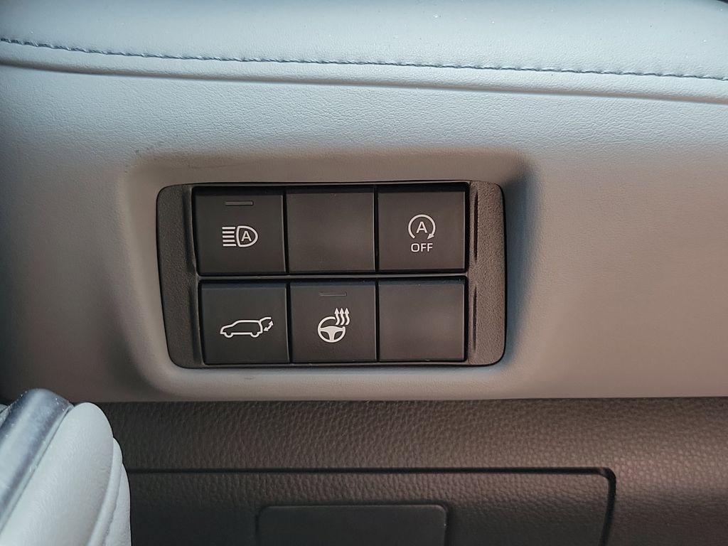 used 2023 Toyota Highlander car, priced at $36,998