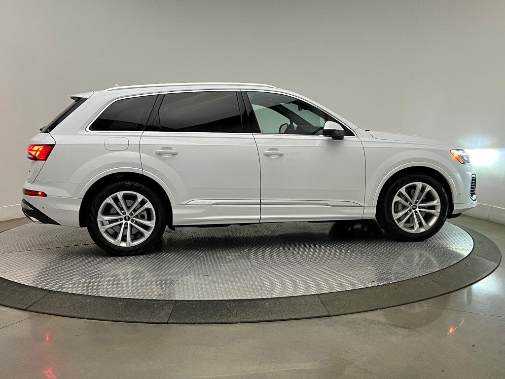 Thumbnail: 2025 Audi Q7 - 6