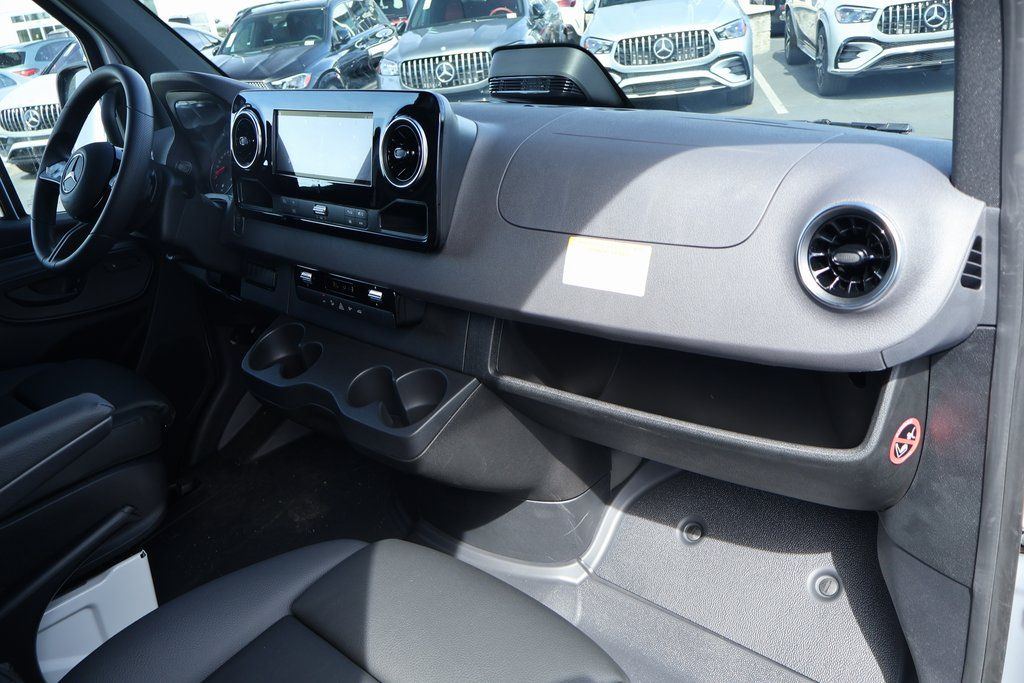 Thumbnail: 2025 Mercedes-Benz Sprinter - 5