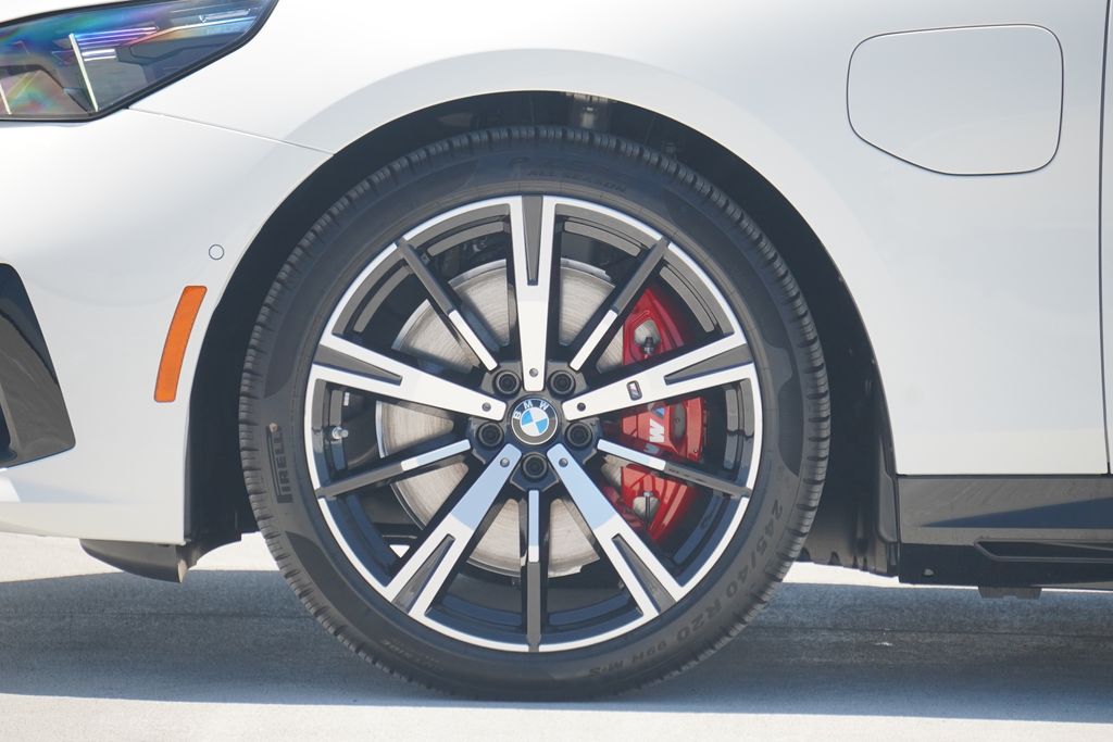 Thumbnail: 2026 BMW 5 Series - 5