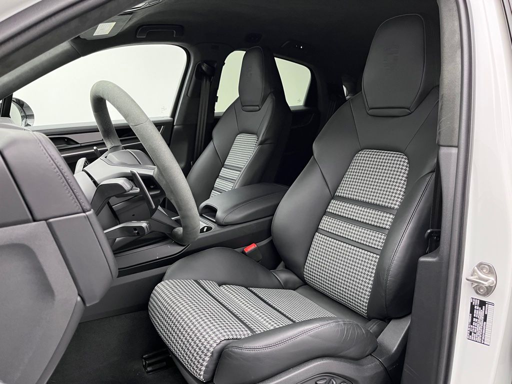 Thumbnail: 2024 Porsche  - 5