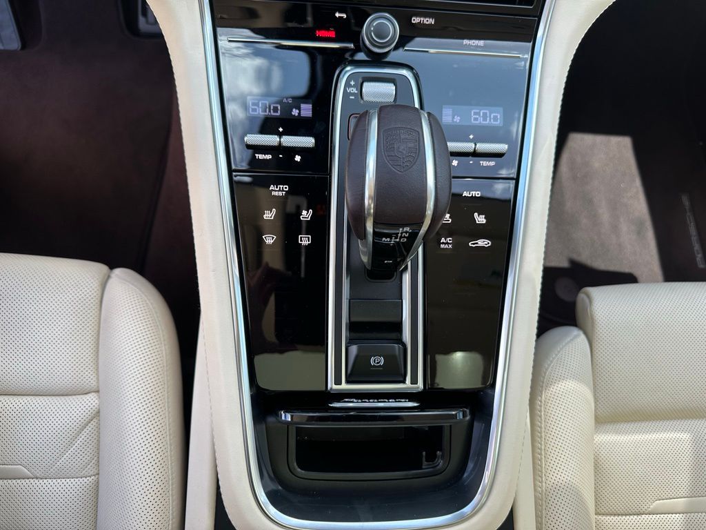 Thumbnail: 2023 Porsche Panamera - 26