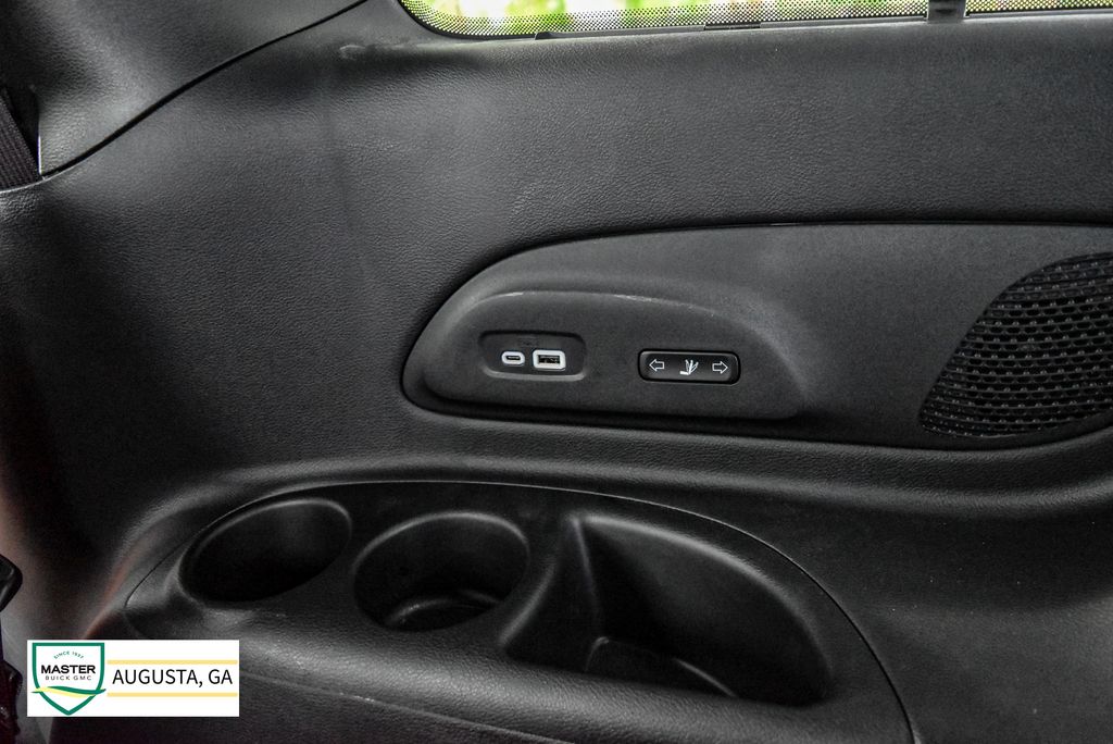 Used 2025 Chrysler Pacifica Van