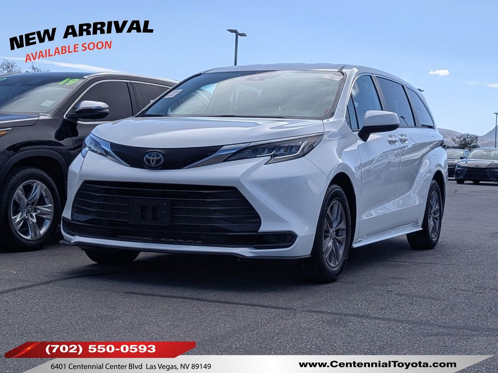 2023 Toyota Sienna LE 8-Passenger Hybrid FWD's photo