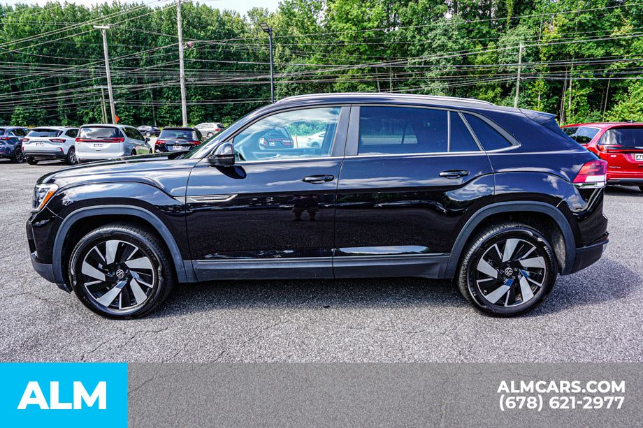 Used 2025 Black Volkswagen 2.0T SE w/Technology image 7