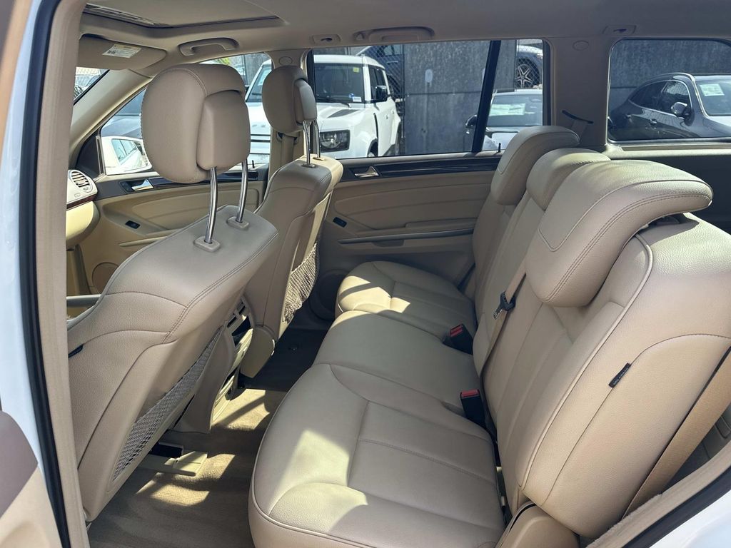 Thumbnail: 2012 Mercedes-Benz GL-Class - 14