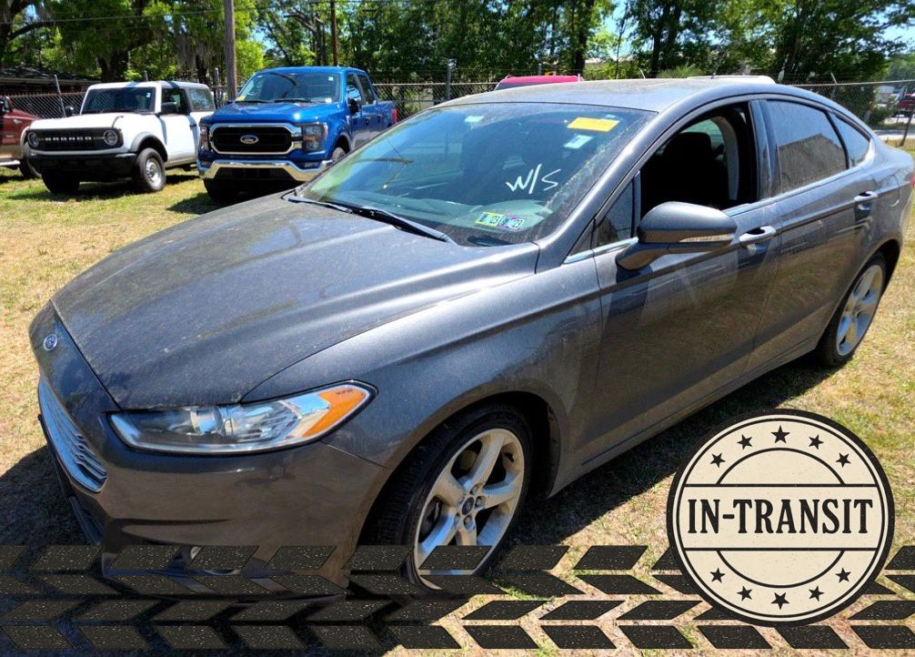 Gray (Magnetic) 2016 Ford Fusion SE Sedan Front-Wheel Drive 6-Speed Automatic