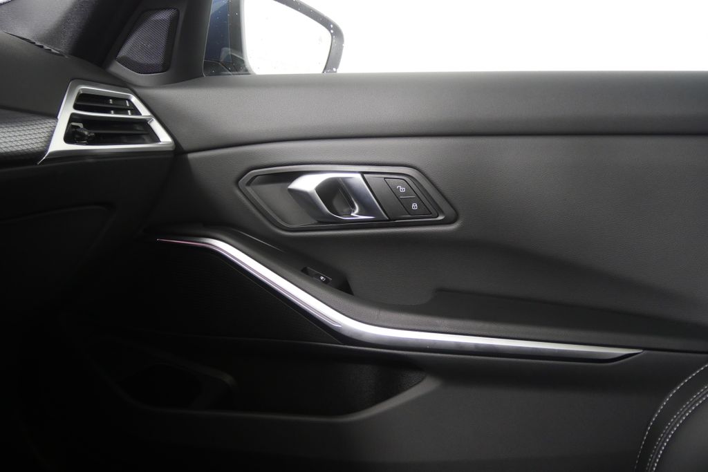 Thumbnail: 2025 BMW 3 Series - 26