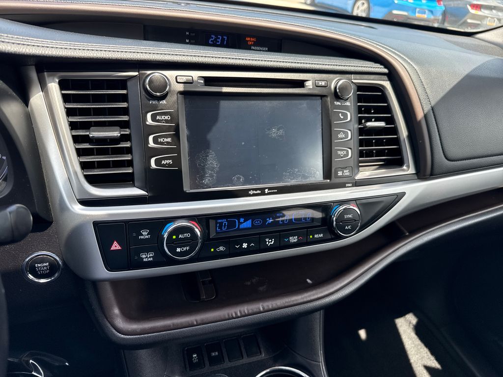 Used 2015 Black Toyota XLE V6 image 17