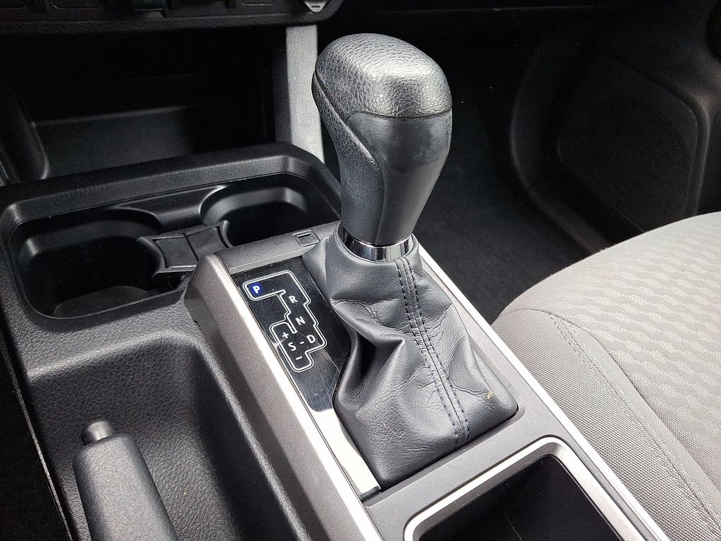 2020 Toyota Tacoma SR5 14