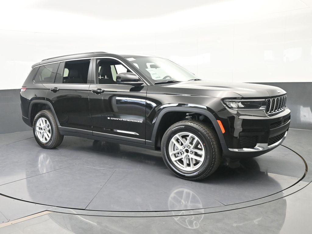 New 2026 Diamond Black Crystal Pearlcoat Jeep Laredo image 8