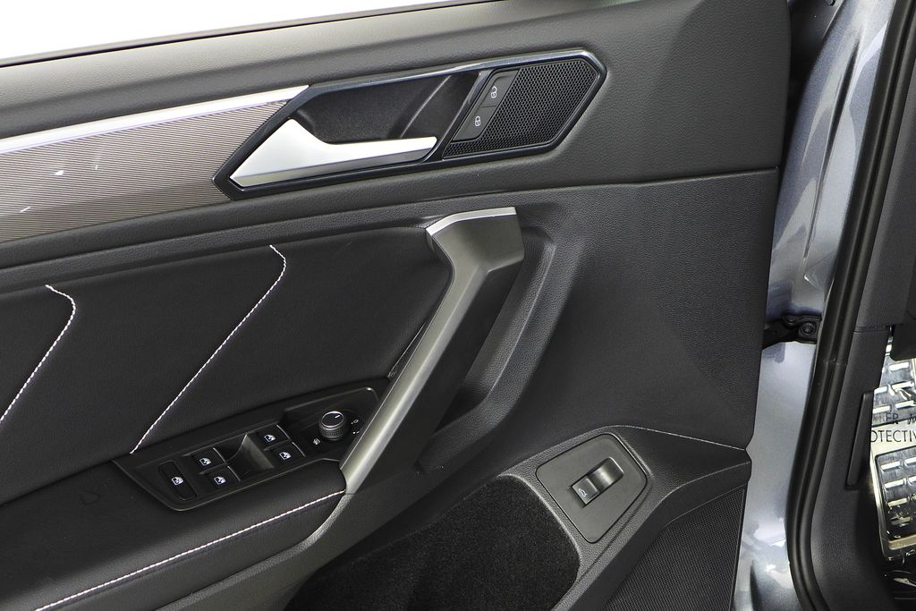 Thumbnail: 2024 Volkswagen Tiguan - 11