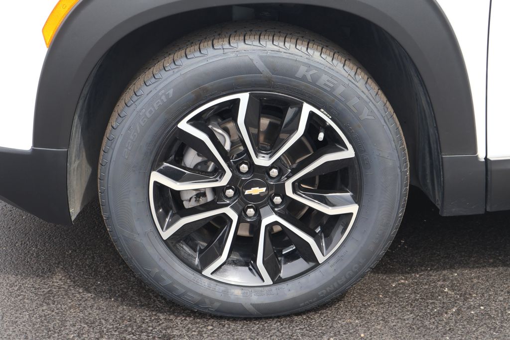 Thumbnail: 2023 Chevrolet TrailBlazer - 11