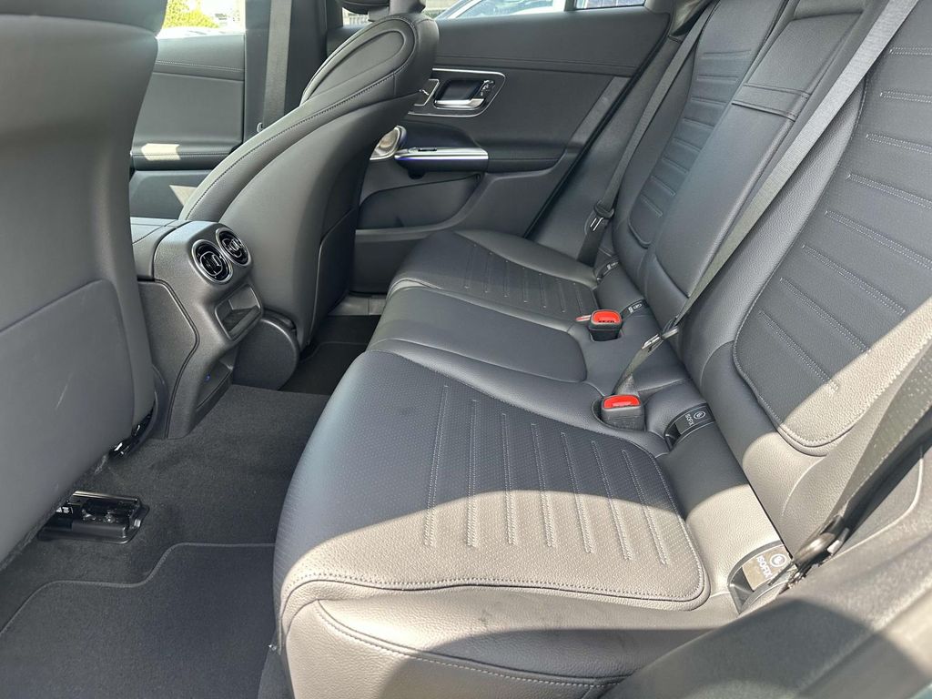 2025 Mercedes-Benz GLC 300 22