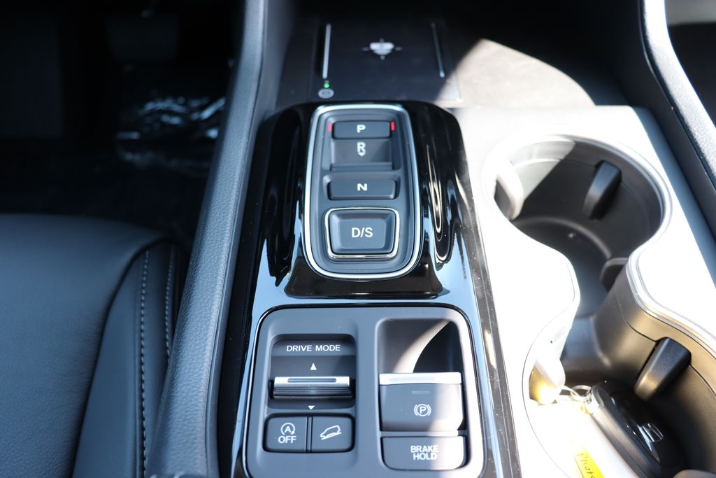 2025 Honda Pilot Touring 25