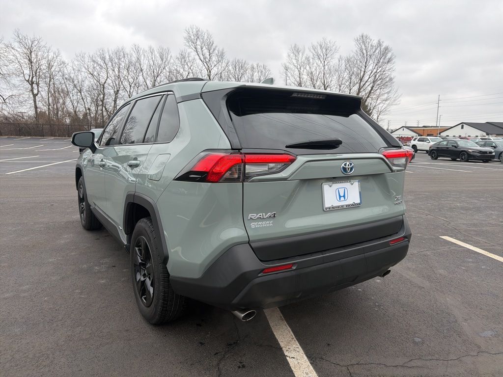 Thumbnail: 2019 Toyota RAV4 - 3