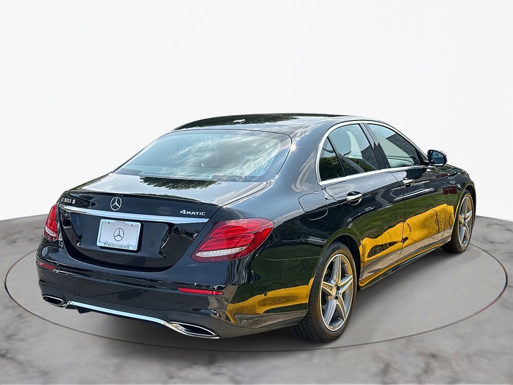 Thumbnail: 2017 Mercedes-Benz E-Class - 4
