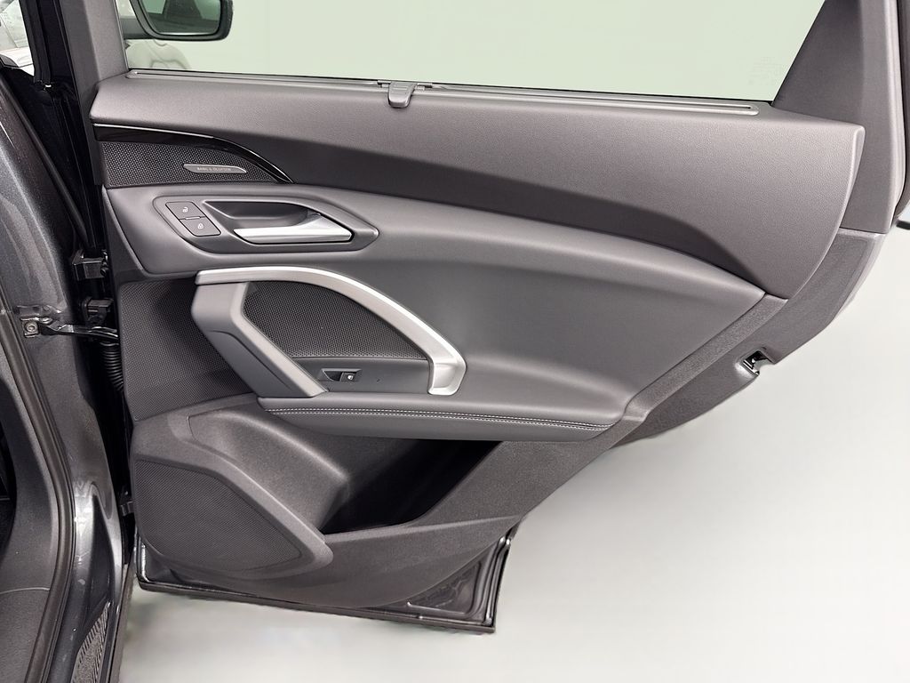 Thumbnail: 2025 Audi Q5 - 26