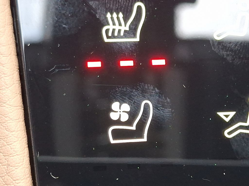 Thumbnail: 2026 Porsche Macan - 23