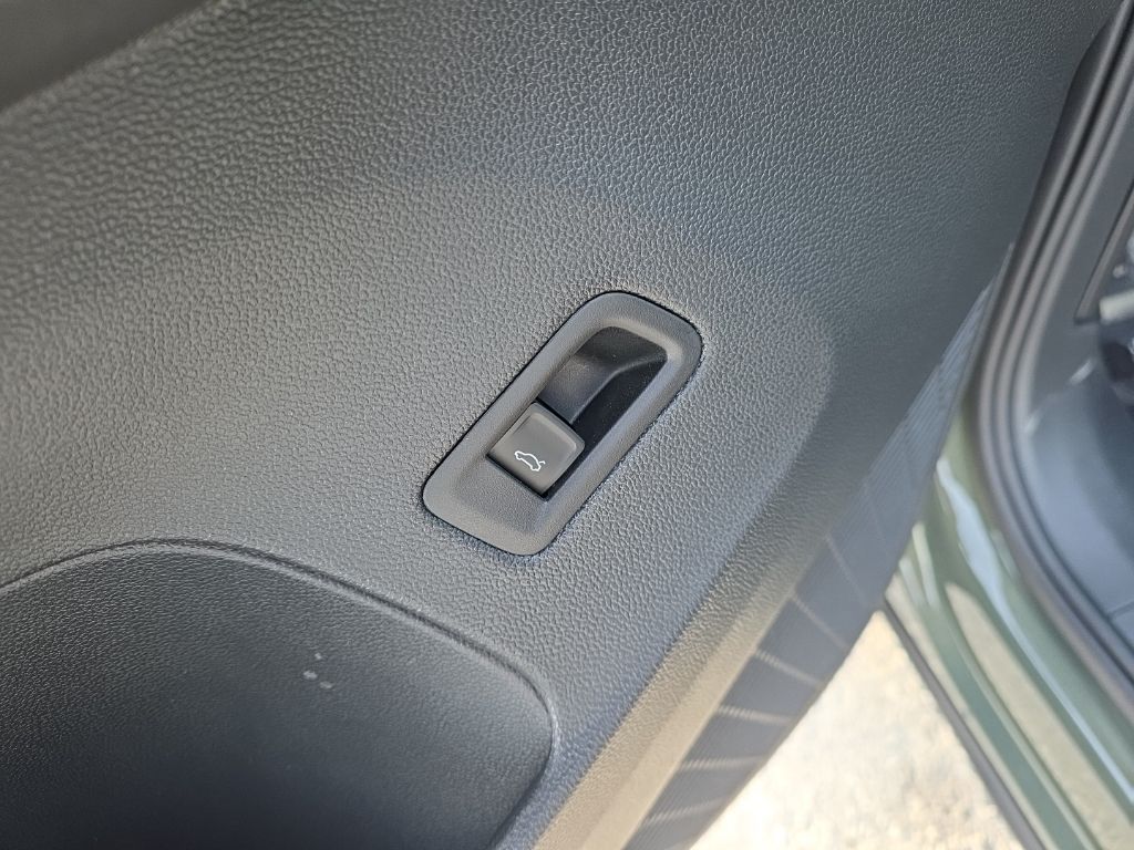 2026 Volkswagen Atlas 2.0T Peak Edition Green at Sutliff Volkswagen