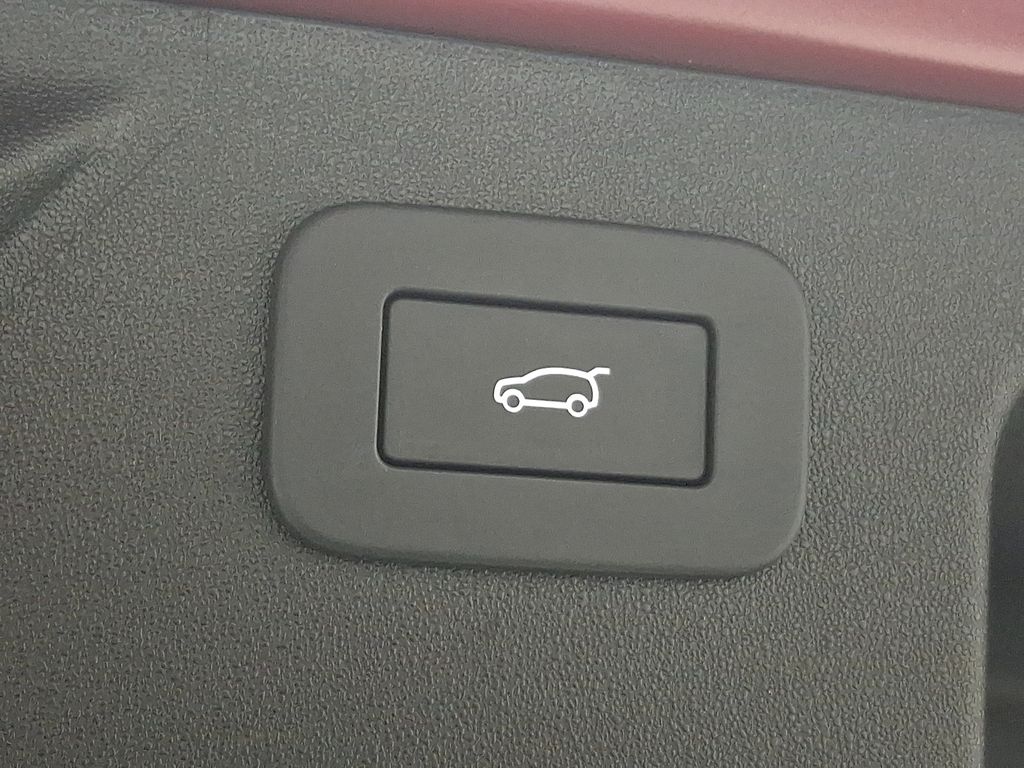 Thumbnail: 2025 Land Rover Discovery Sport - 31