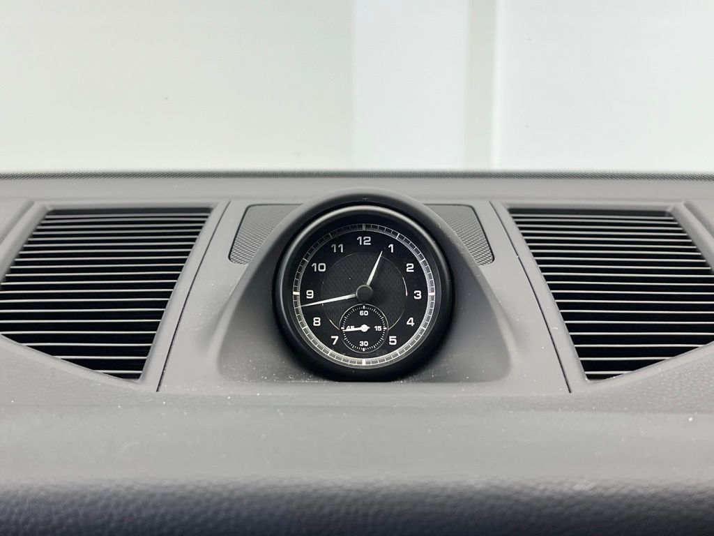 Thumbnail: 2023 Porsche Macan - 12