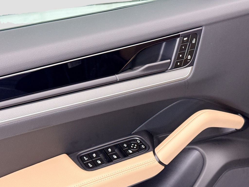 Thumbnail: 2026 Porsche Cayenne - 23